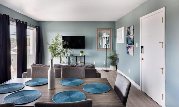 Los Angeles Apartment | Updated Urban Retreat Near SoFi Stadium LAX Forum and More