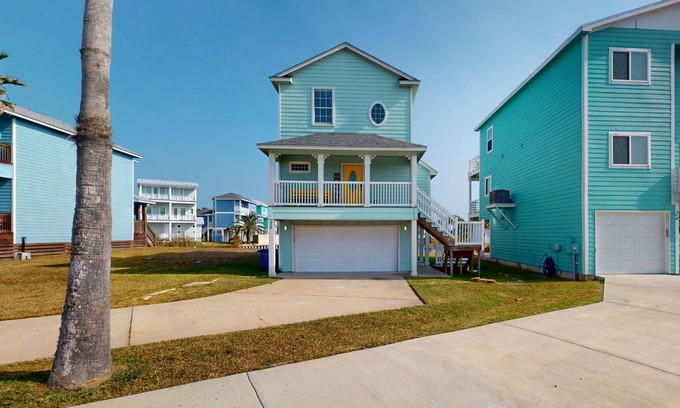 Bella Vista House | Updated waterfront home minutes to beach with patio & deck views - dog-friendly