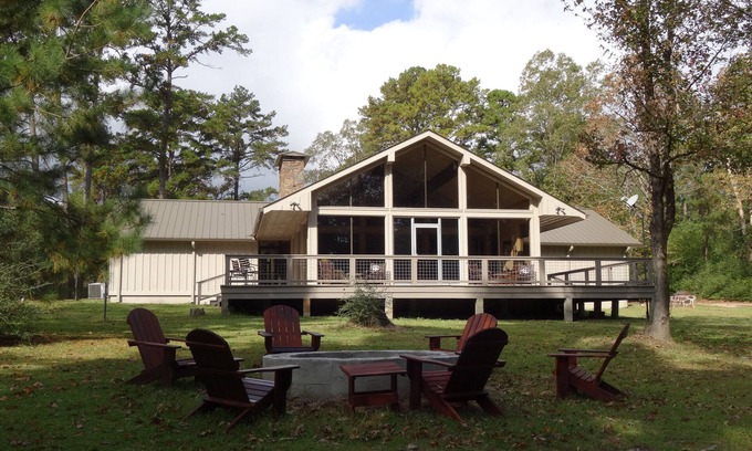 Center Cabin | Upland Hill Lodge - East Texas lake views