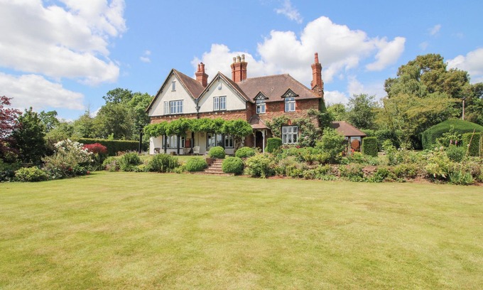 Ledbury House | UPLANDS DOWER HOUSE, family friendly, with open fire in Ledbury
