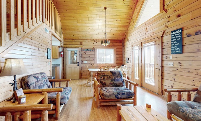 Warrens House | Upper-Level duplex, adventure retreat with fire pit, patio, & WIF