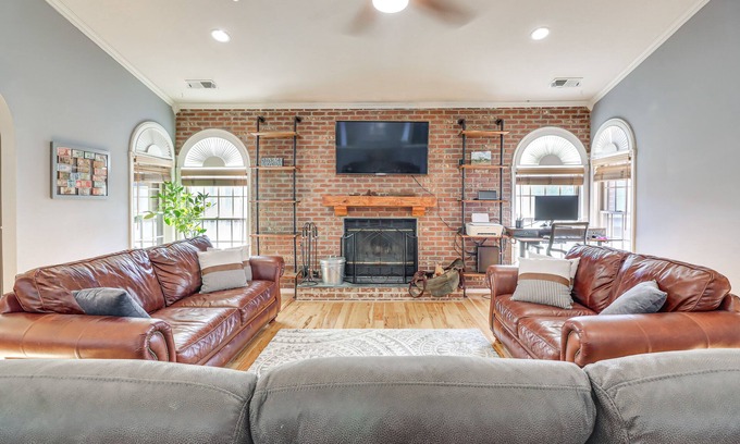 Upper Marlboro House | Upper Marlboro Home on 1 Acre: Office & Home Gym!