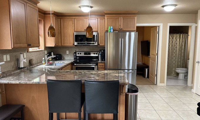 Arbor Lodge Apartment | Upscale 1/1 apt close to Fred Meyers, MAX tram and 305 exit