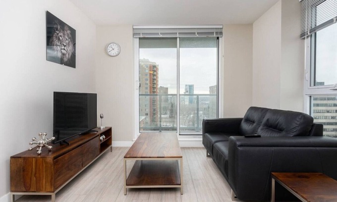 North Central Edmonton Apartment | Upscale 2BR Apt with Lovely Views, Near Riverfront