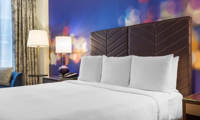 Magnificent Mile Hotel | Upscale City Center Stay | Prime Locale | City Views | Pets Allowed