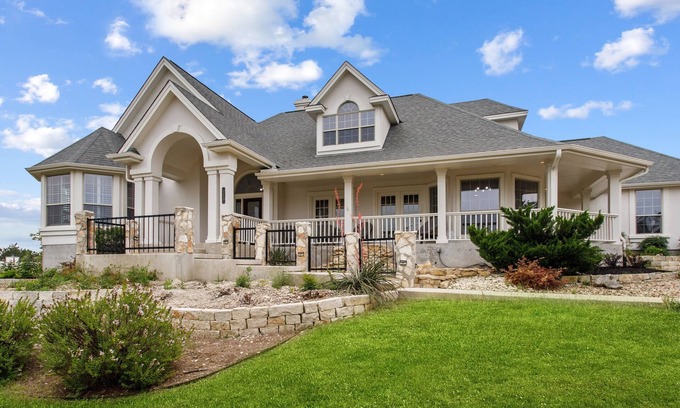 Dripping Springs House | Upscale Comfort in Dripping Springs - The Goodnight House - Spacious 4/3 - Views
