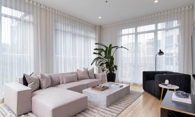 Westminster Condo | Upscale Condo In the middle of Downtown of Montreal