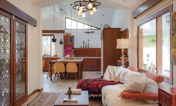 Loja Bed & Breakfast | Upscale, contemporary, & holistic, to ensure your stay is relaxing & carefree.