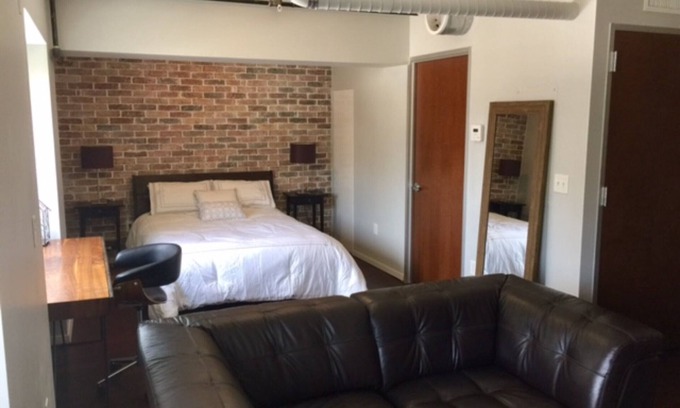 Financial District Condo | Upscale Downtown Condo- Perfect Corp rental, Walk to 6th St, the Capitol & UT