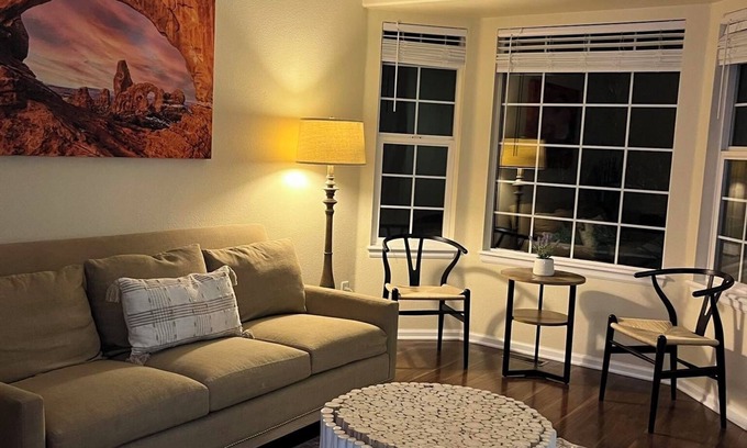 Aurora House | Upscale Dreamy Retreat! #1 Overall Pick! Cozy King beds+WiFi+Amazing Backyard