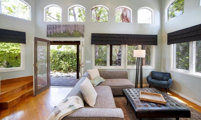 Greenbriar House | UPSCALE GUEST HOUSE IN THE HILLS