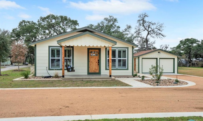 Dripping Springs House | Upscale Home with Pool and FirePit - Close to Mercer St!