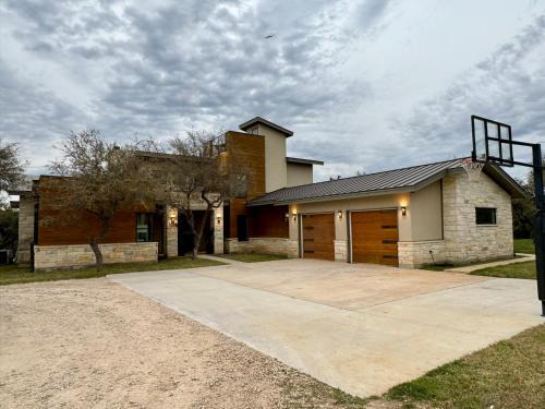 Wimberley House | Upscale Modern Hill Country Home! Has it ALL!