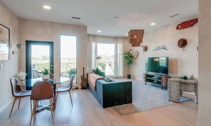 East Bank Condo | Upscale Riverfront Condo, .7 Miles to Broadway!