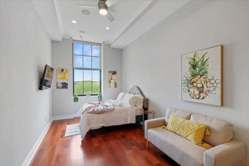 Olde Kensington Apartment | Upscale Studio W Rooftop Deck