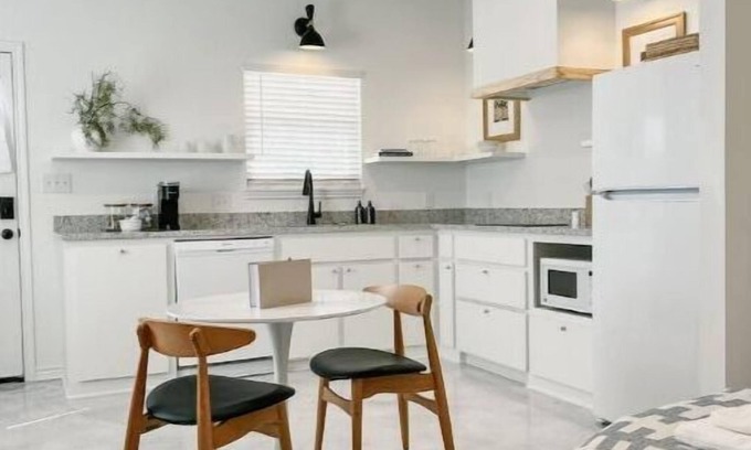 Abilene Apartment | Upscale studio with skyline view