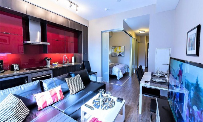 Toronto Entertainment District Apartment | Upscale Suite at CN Tower, Metro Convention & Rogers Centre