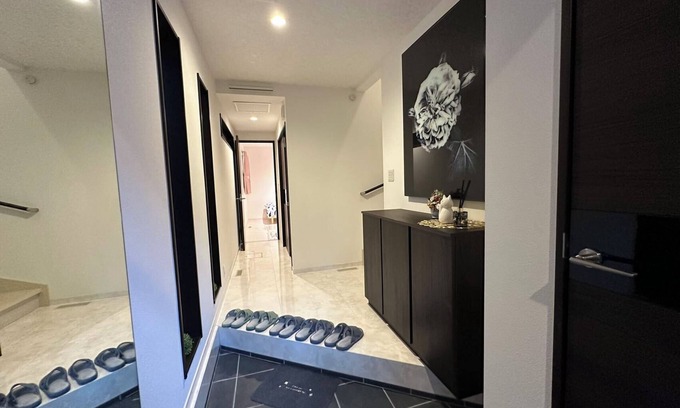 Sumida Villa | Upscale Sumida Retreat: Skytree Views, Workspaces & Premium Decor, 6 people