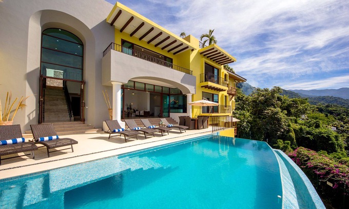 Conchas Chinas House | Upscale Villa , great views of the Bay , private pool walking distance to beach