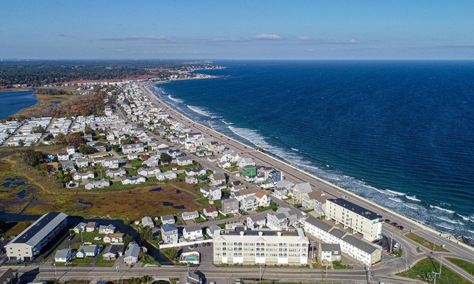 Hampton House | Upscale waterfront condo short walk to North Beach