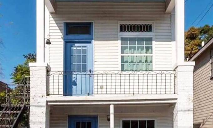 Leonidas House | Uptown Recently Renovated | 3 Blocks to Streetcars