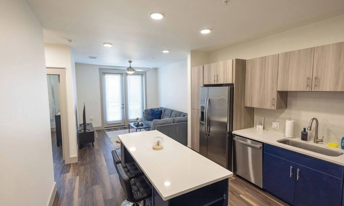Farmers Branch Apartment | Urban 1-bedroom apartment in Addison with WiFi, AC & Reserved Parking