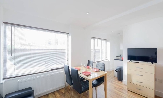 South Bermondsey Apartment | "Urban Chic in Bermondsey: Modern Gem, Studio Apartment in SE1's Heart!"