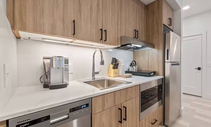 Main - Military Plaza Hotel | Urban Elegance—Steps from River Walk | In-Unit Laundry & Kitchen