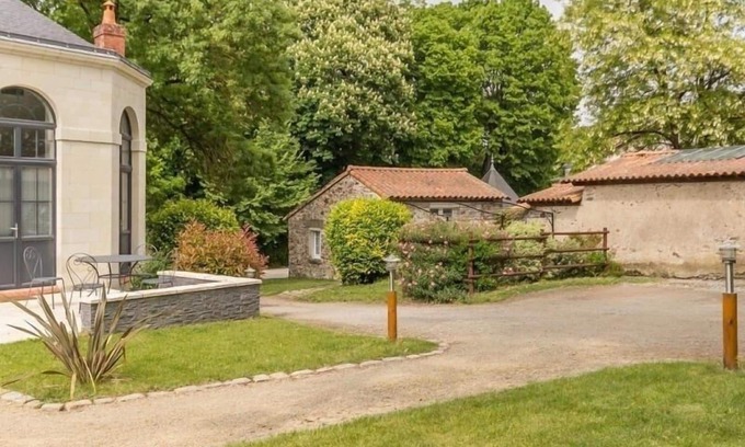 Saint-Sebastien-sur-Loire Cottage | Urban retreat near Nantes center, private garden, bikes, internet, baby friendly.