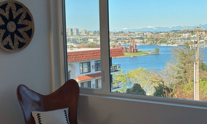 East Queen Anne House | Urban Living with Stunning Views of Lake Union
