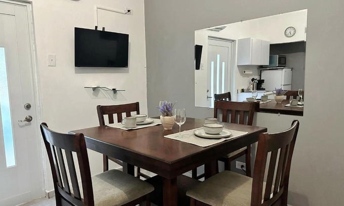 Eleanor Roosevelt Apartment | Urban Lodgings Two @ Roosevelt 457