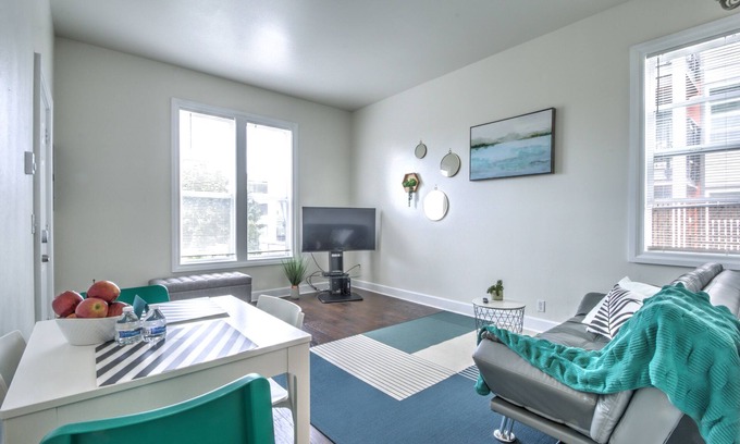 Broadway House | Urban Oasis near Downtown