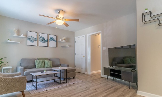 Downtown House | Urban Oasis: Newly Renovated Luxury Townhome -2BR Kingbed - 1Mile from Downtown