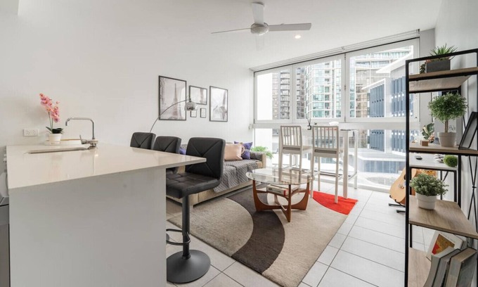 Fortitude Valley Apartment | Urban Oasis: Stylish 1B1B |City Views|Pool|Gym