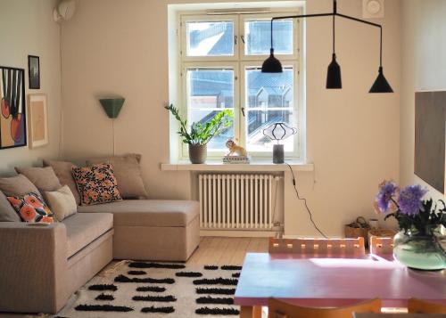 Kallio Apartment | Urban penthouse next to Metro with city views