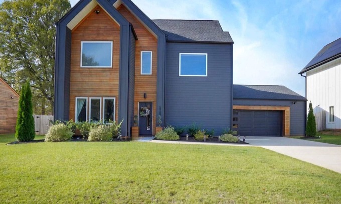 Charlotte House | Urban Spacious Home near Uptown