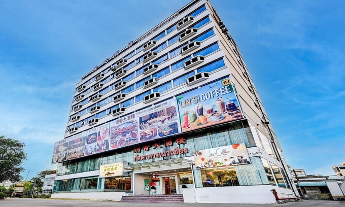 Din Daeng House | Urban Suite Escape Space Meets Comfort