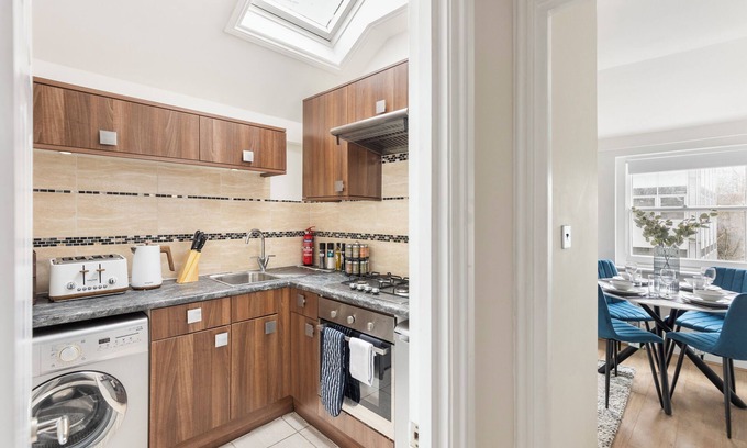 Cripplegate Apartment | Urban Vibes, Modern 2BR Flat in Prime London Spot