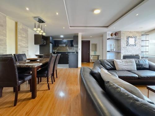 Cuenca Apartment | Urban Viewpoint Your City Refuge and Garage