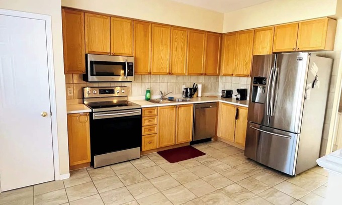 Bowmanville House | Urbanite Retreat 4BR Home
