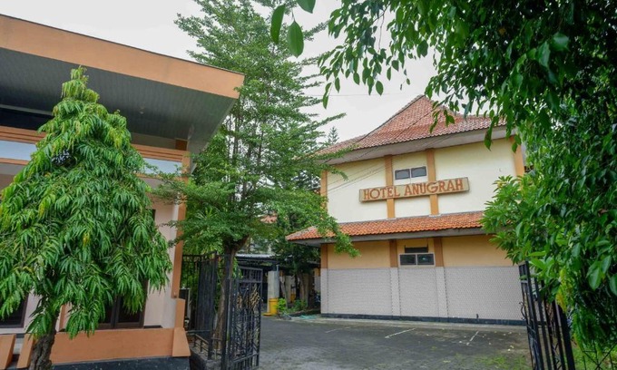 Kendal Hotel | Urbanview Hotel Anugrah Kendal by RedDoorz