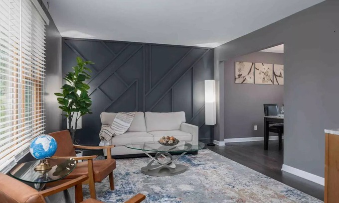 Drayton Plains House | Lakefront retreat near shopping and ski resorts
