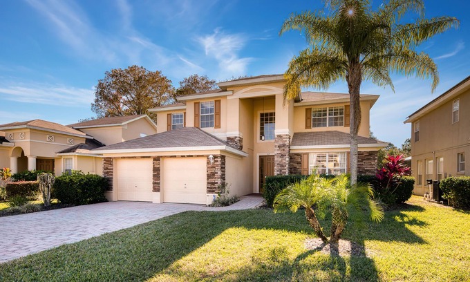 Cypress Pointe Villa | UTOPIA-10 mins Disney, UPGRADED Pool/Spa,Games Room, WIFI,Gated Community