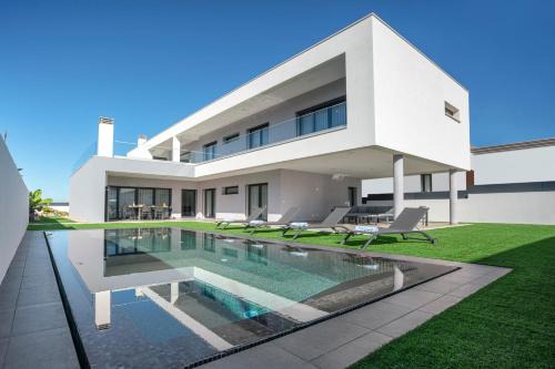 Montes de Alvor Villa | V5 Villa Emma - Luxury 5 bedroom villa in Alvor with private Pool and Jacuzzi