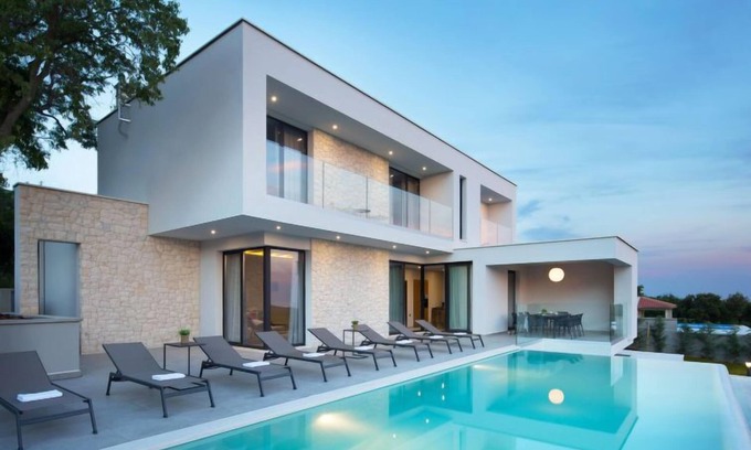 Viskovici House | Vacation home Paola by Interhome