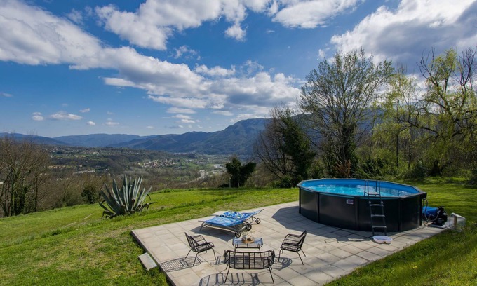 Mologno House | Vacation home Kira by Interhome