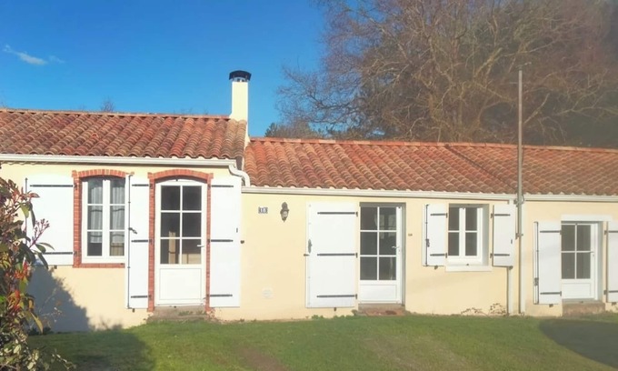 La Boissiere-des-Landes House | Vacation home between land and sea.