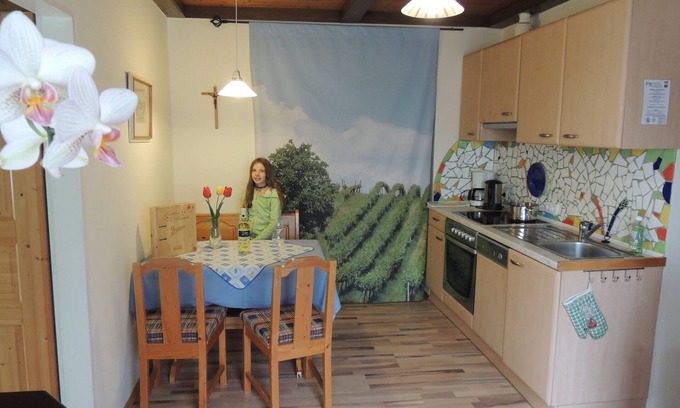 Herrnbaumgarten Apartment | Vacation apartment (40sqm) with spacious bathroom and seating area in the garden
