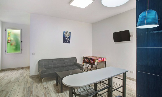 Vecindario Apartment | Vacation Apartment 'Apartamento B Para 3 En Vecindario' with Wi-Fi