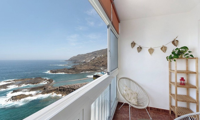 Tacoronte Apartment | Vacation Apartment 'Apartamento Luna' with Sea View, Private Terrace and Wi-Fi